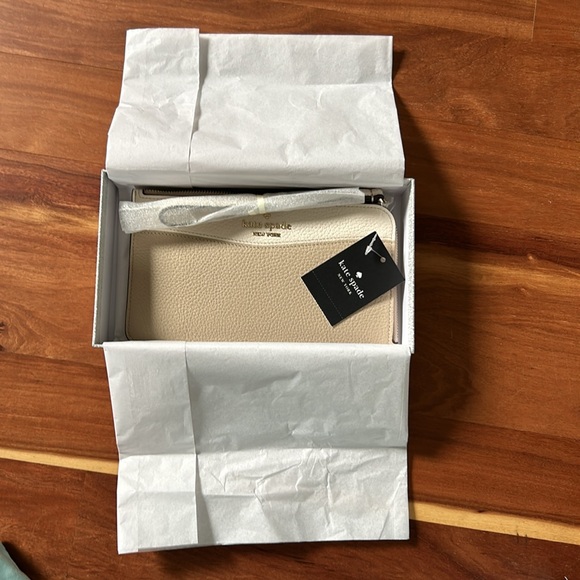 BNWT Kate Spade Color block wristlet - Picture 7 of 8